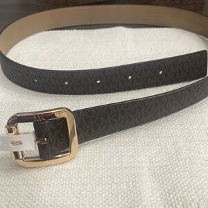 Medium brown Michael kors belt